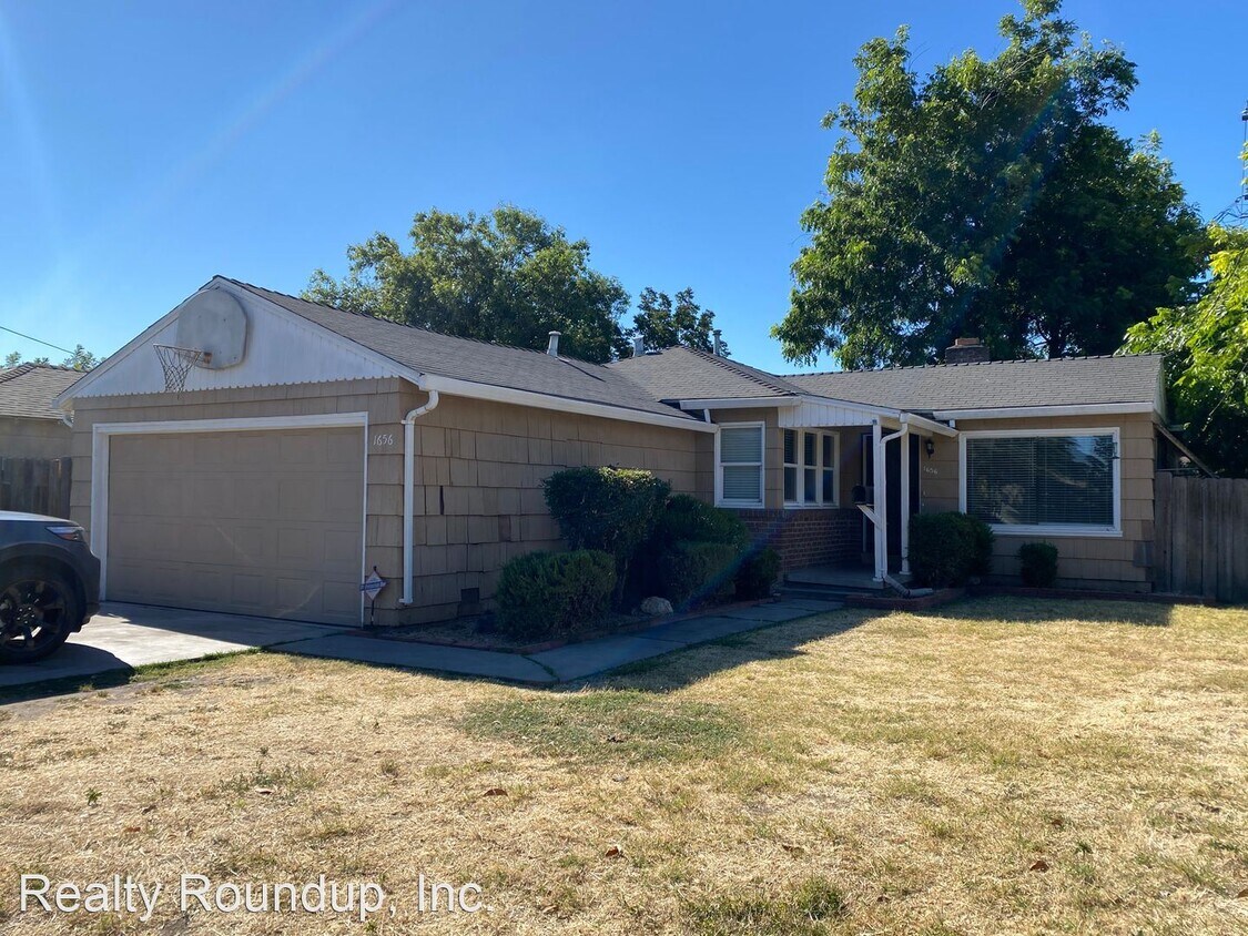 Primary Photo - 3 br, 1 bath House - 1656 Country Club Blvd