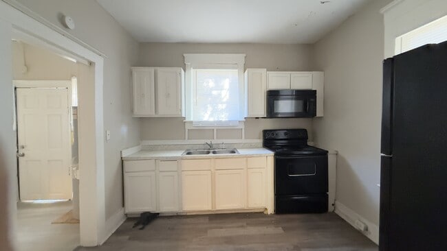 Photo - 1672 W 2nd St House