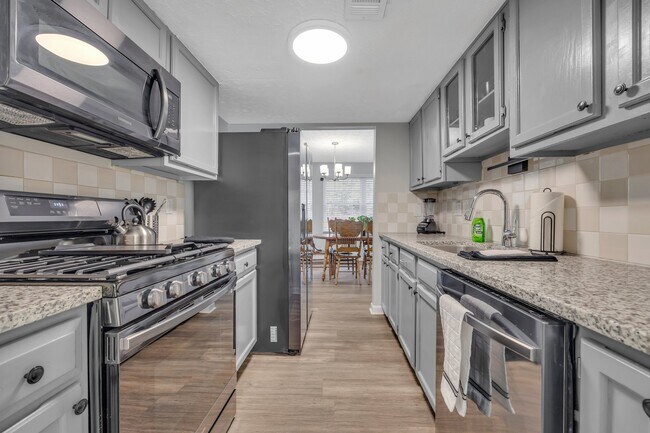 Foto del edificio - 8802 Long Beach Cir