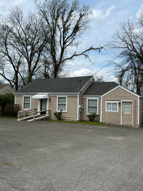 Foto principal - Berry Hill Commercial Property
