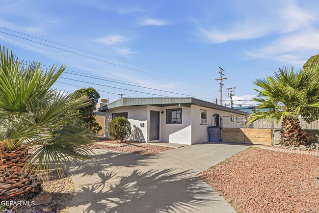 Building Photo - 1105 N Clark Dr