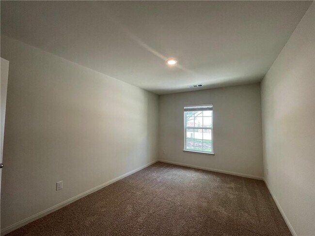 Building Photo - 1016 Riverdale Cv