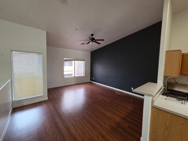 Foto del edificio - 1406 W Emerald Ave