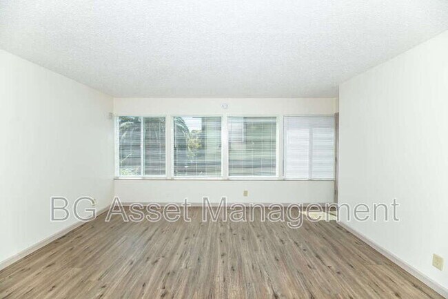 Foto del edificio - 3600 Dimond Ave