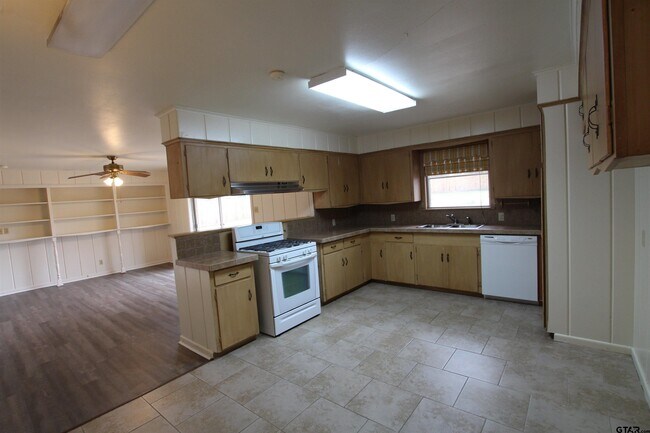 Foto del edificio - 2725 Tanglewood Dr