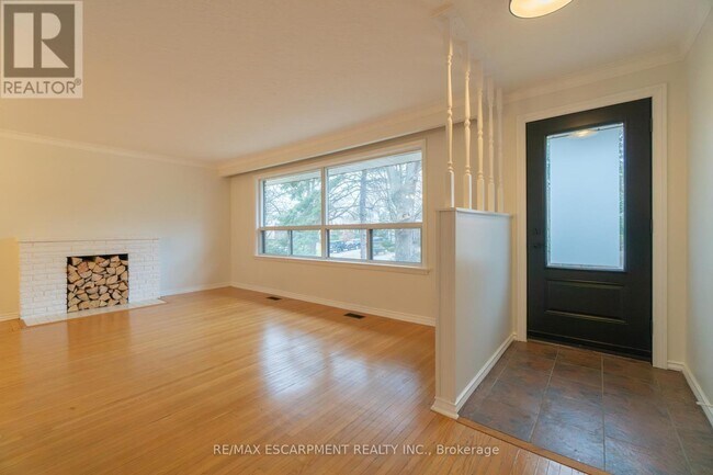 Building Photo - 1465 Duncan Rd