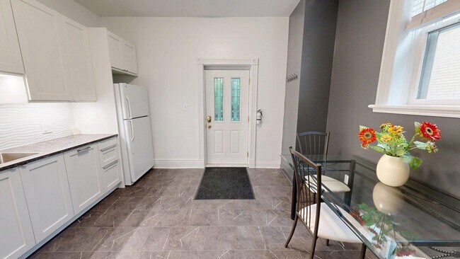 Building Photo - BEAUTIFULLY RENOVATED WOODFIELD ONE BEDROO...