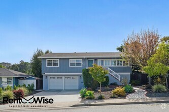 Building Photo - 1125 Fernwood Dr