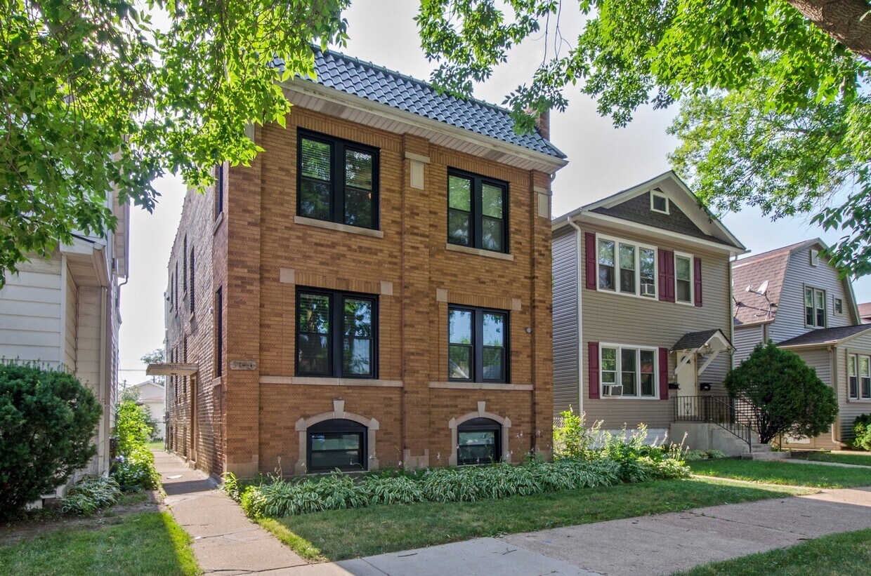 5310 N Luna Ave, Chicago, IL 60630 House Rental in Chicago, IL