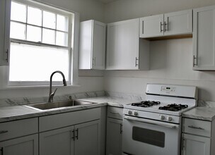 Building Photo - 228 Weiss St