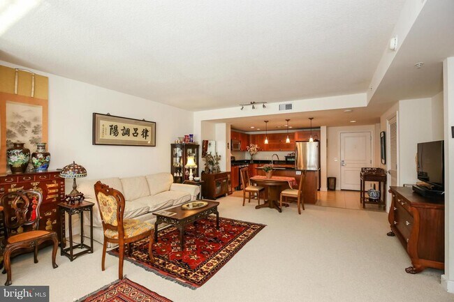 Foto del edificio - 2451 Midtown Ave