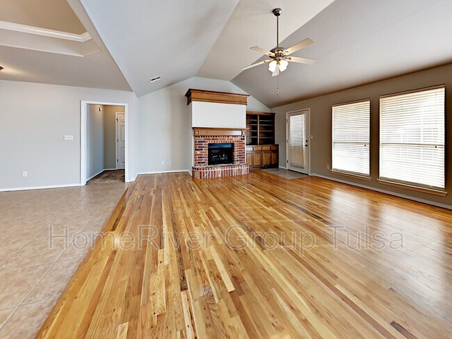 Foto del edificio - 10100 E 98th St N