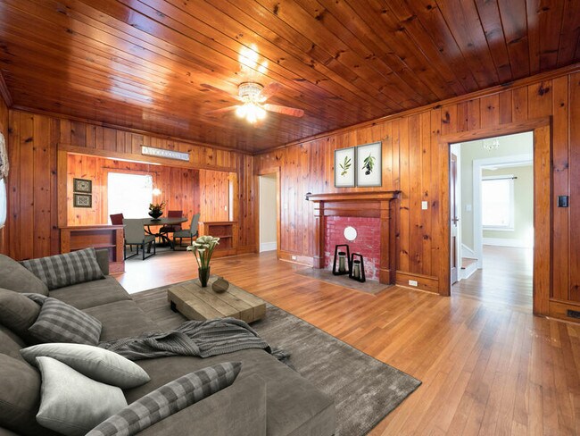 Building Photo - 223 N Main St