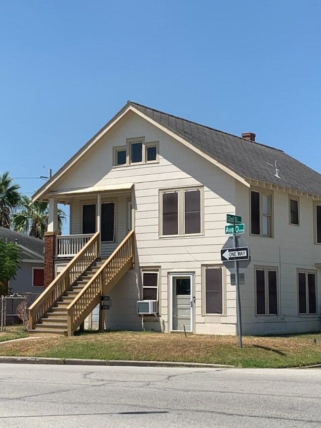 Building Photo - 5202 Avenue O up Ave