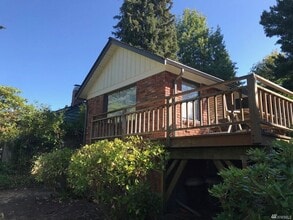 Building Photo - 3222 30th Ave W