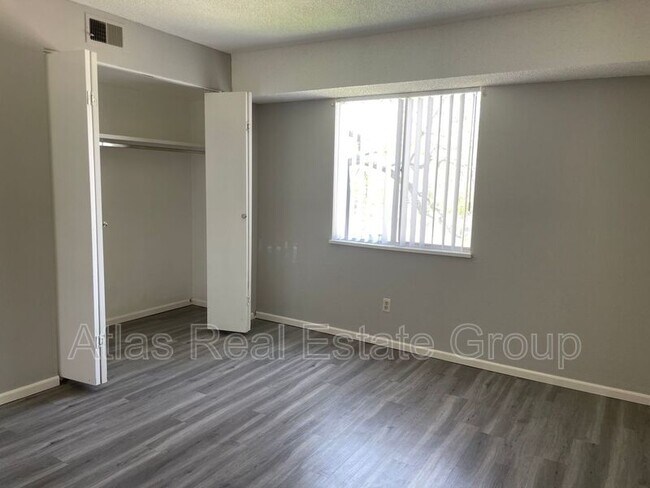 Foto del edificio - 280 E Highline Cir