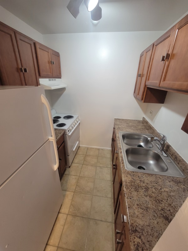Building Photo - 547 Brookside Dr