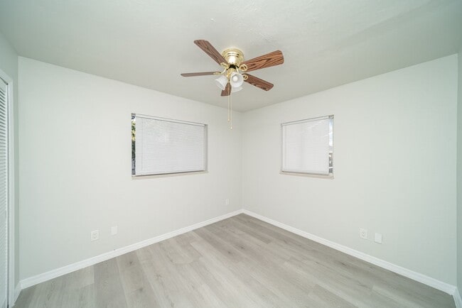 Foto del edificio - BEAUTIFUL POOL HOUSE NOW AVAILABLE!!! Special Offer! Qualify for a deposit-free option and save o...