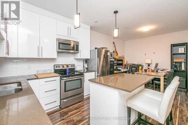 Building Photo - 246-246 Westhaven Crescent