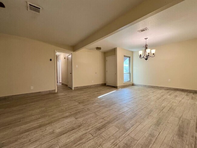 Building Photo - 15810 Oakendell Dr