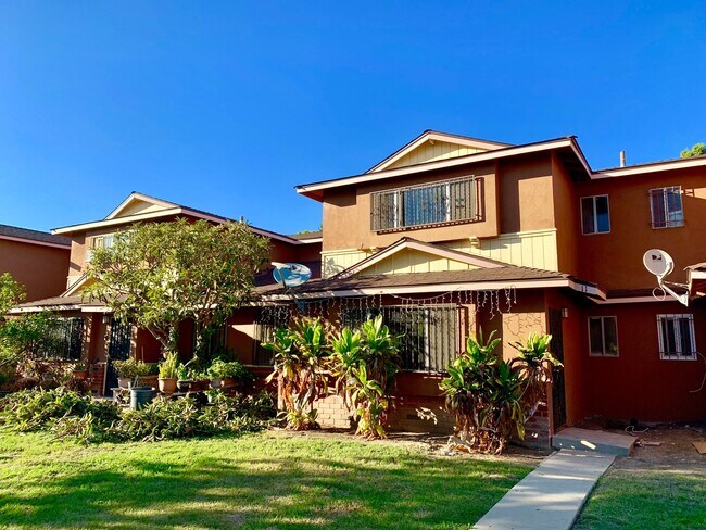 Foto del edificio - 3 BEDROOOM 2 BATH TOWNHOME