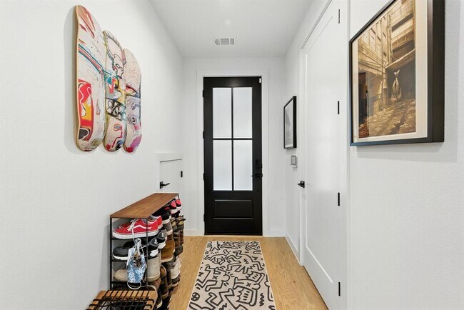 Foto del edificio - 4614 Englewood Dr