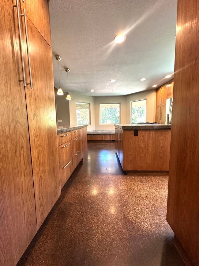 Building Photo - 3450 Sarolou Dr