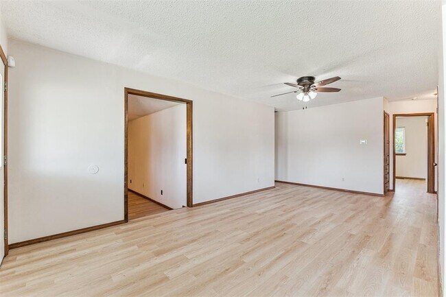 Foto del edificio - 121 Larry Ave