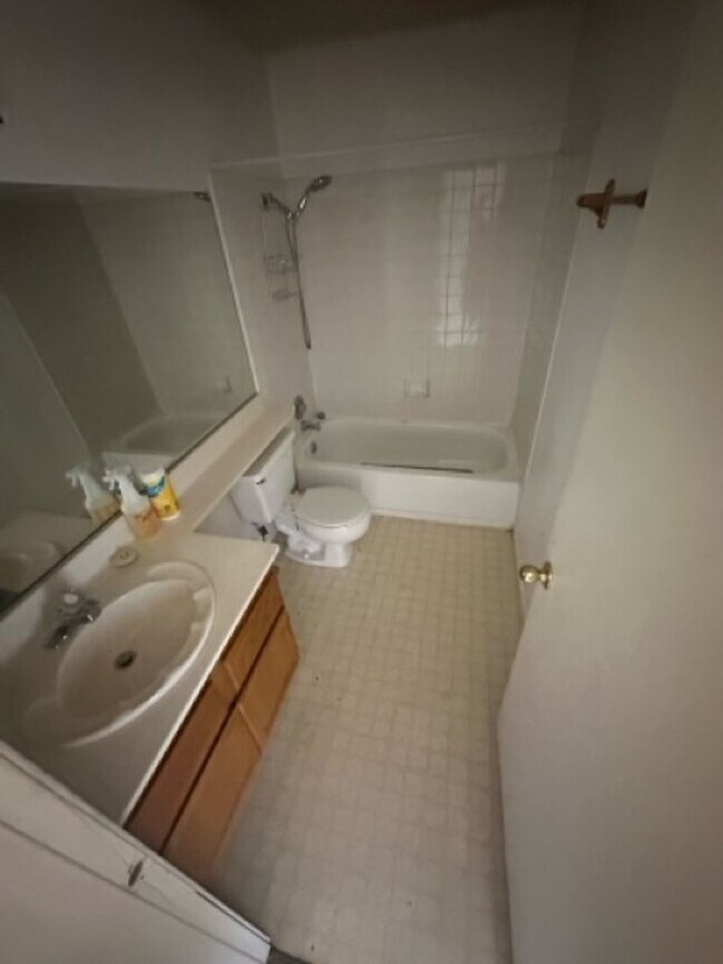Building Photo - 2nd Floor Condo-Gated Community