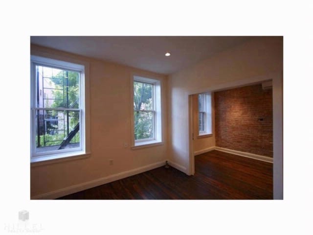 Primary Photo - 31 Bethune St