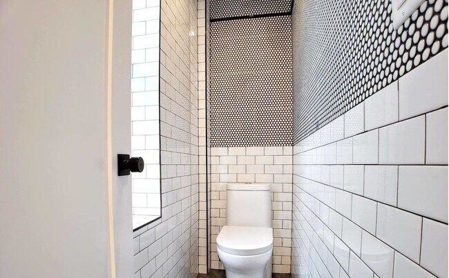 Foto del edificio - 1160 Rogers Ave