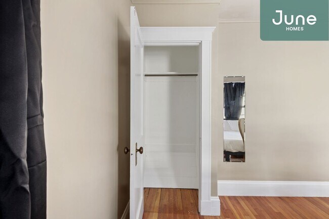 Building Photo - ROOM ONLY in 6-bed/2.0-bath Home