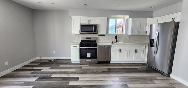 Foto del edificio - 2408 Hauser Blvd