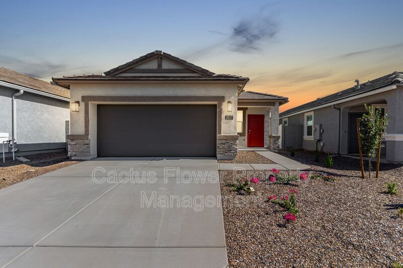 Primary Photo - 2037 W Shelly Ave