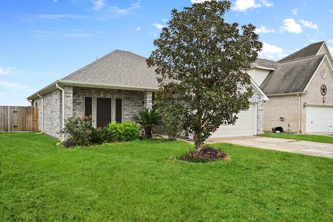 Building Photo - 21495 Pleasant Forest Dr