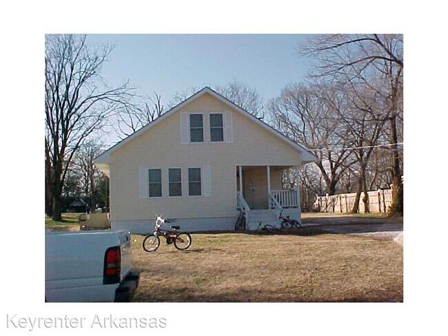 Foto del edificio - 3 br, 2 bath House - 951 N Main St
