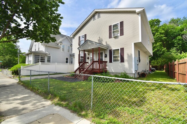 Building Photo - Newly Renovated Duplex Apt | All New Appliances + Off Street Parking