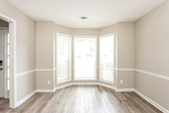 Building Photo - 917 Stonemill Manor