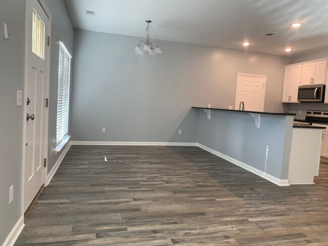 Building Photo - 501 Le Conte St
