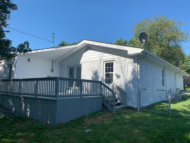 Building Photo - 4833 Pennsylvania St