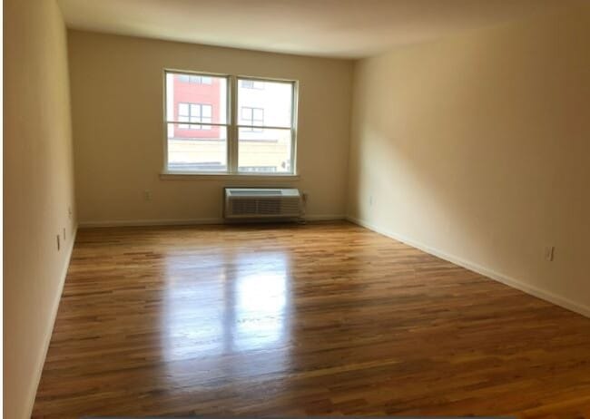 Building Photo - The Montclarion