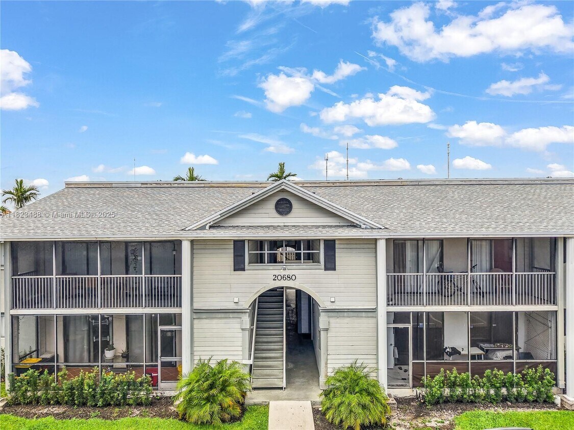 Foto principal - 20680 NE 4th Ct
