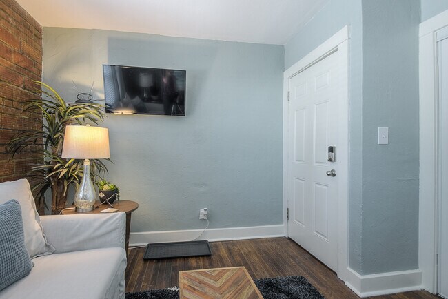 Building Photo - 3809 Mercier St