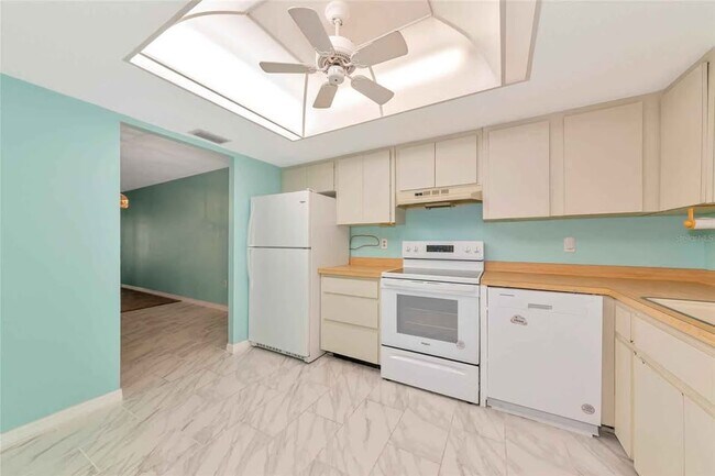 Foto del edificio - 3072 Lake Bayshore Dr
