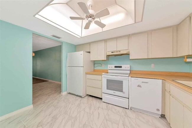 Building Photo - 3072 Lake Bayshore Dr
