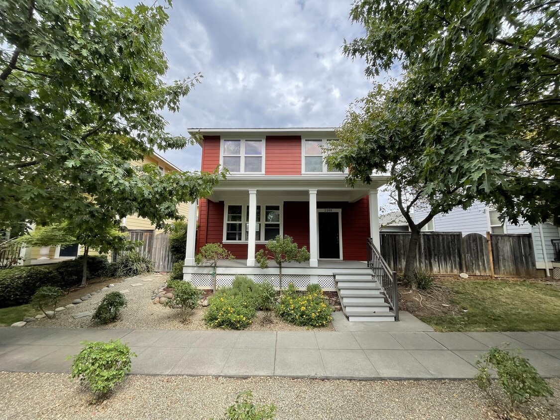 Foto principal - 2388 England St