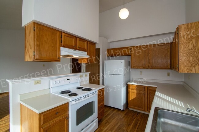 Building Photo - 3737 Landings Dr