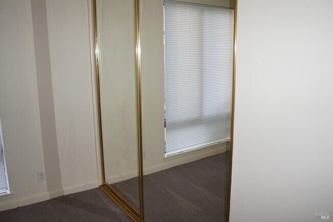 Foto del edificio - 900 Southampton Rd