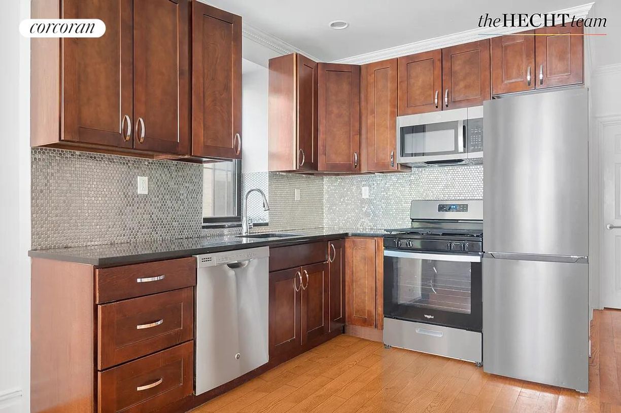 Foto principal - 329 Lincoln Pl