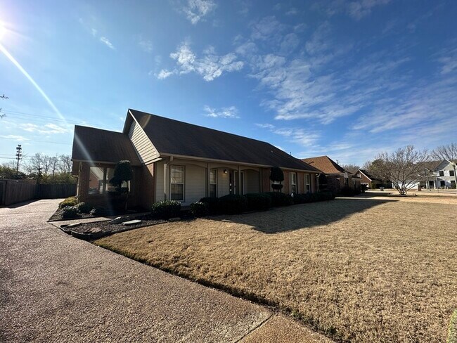 Building Photo - 8143 Creekside Cir S Cordova, TN 38016-5117